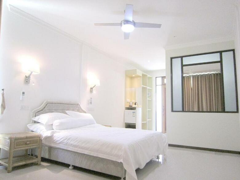 Hostal Nazaki Residences