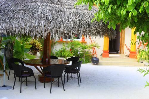 Hostal Ras Beach Inn