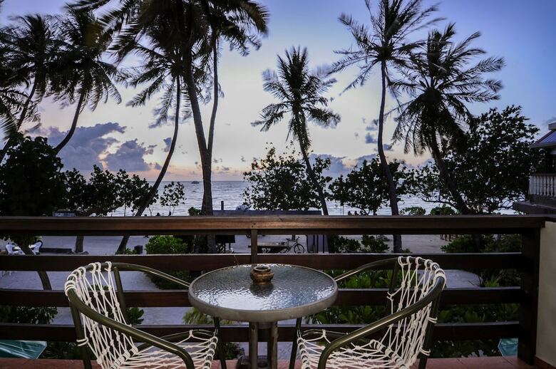 Hostal Salt Beach Hotel