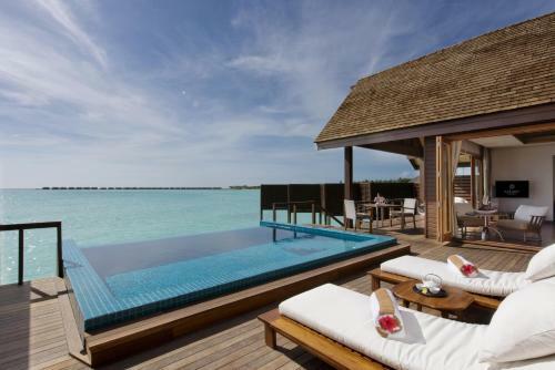 Hotel Hideaway Beach Resort & Spa