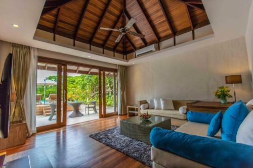 Hotel Hideaway Beach Resort & Spa