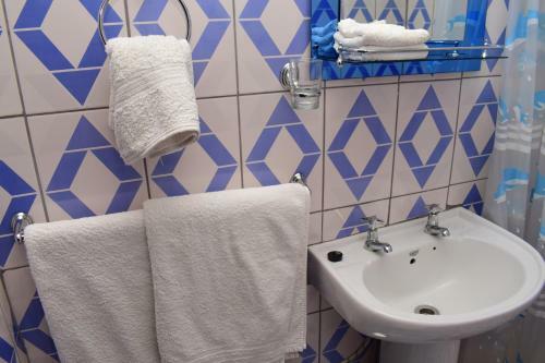 Hostal 244 Guest House