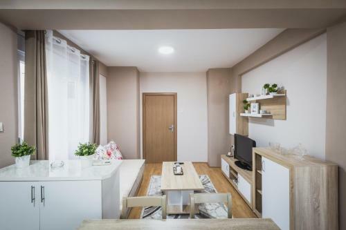 Axios Apartment