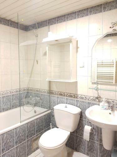 Golden Delight Central Apartment