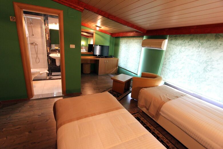 Hotel Lirak
