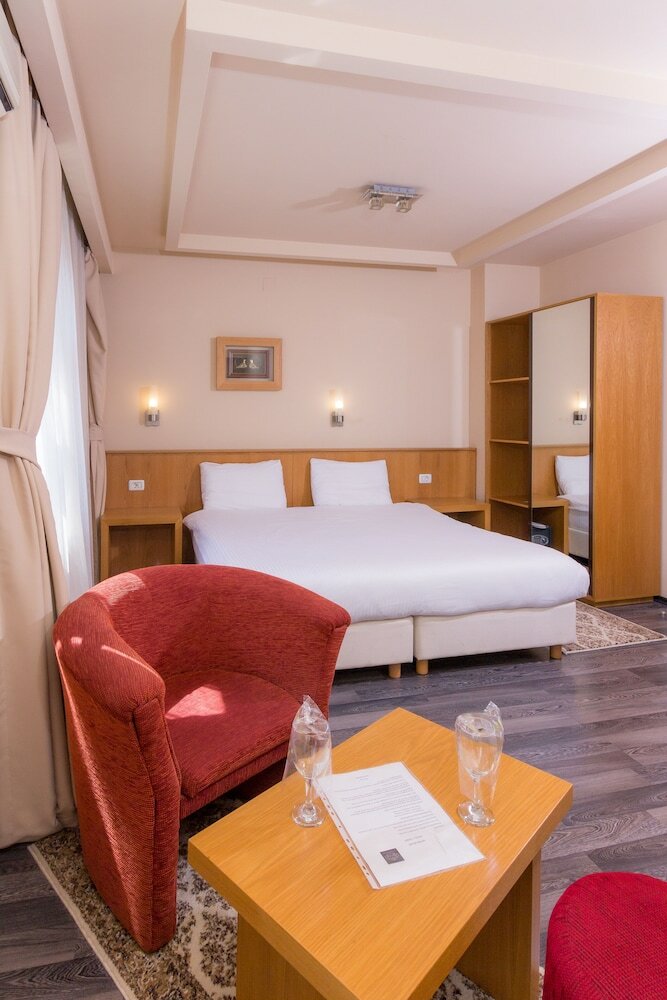Hotel Lirak