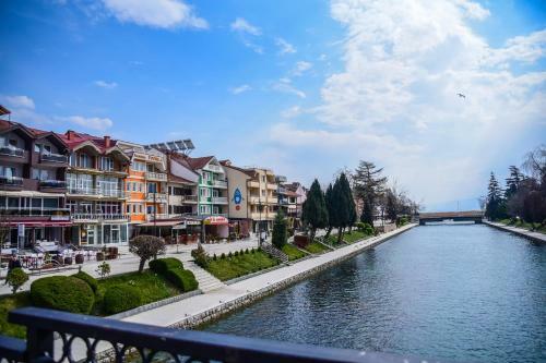 Art Theatre Caffe - River View Hotel