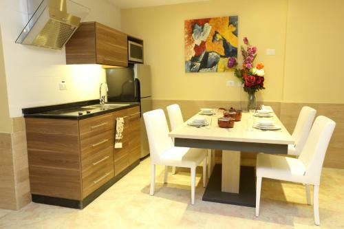Delora Hotel And Suites