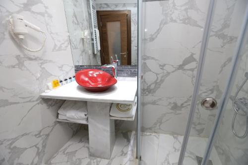 Delora Hotel And Suites