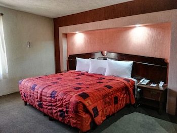 La Fuente Hotel & Suites