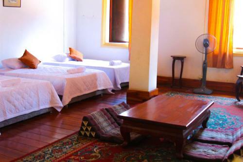 Albergue Croissant D'or Guestroom By Avalon B&B