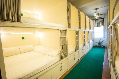 Green Box Capsule Hostel & Hotel