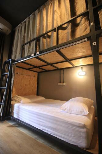 My Box Hostel & Cafe