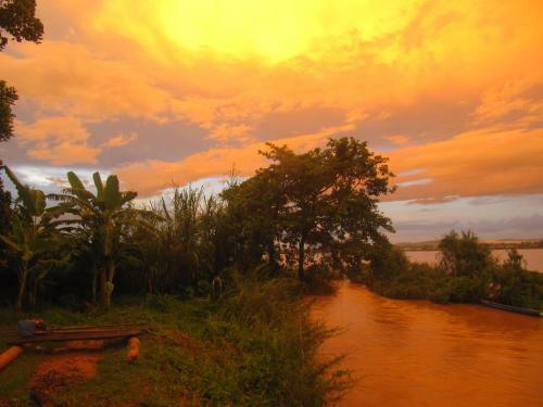 Albergue Don Som Riverside Guesthouse