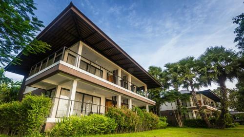Hotel The River Resort