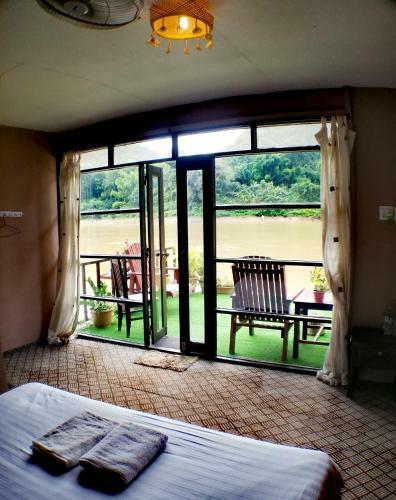 Hotel Ou River House