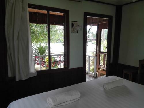 Hostal River Garden Guesthouse