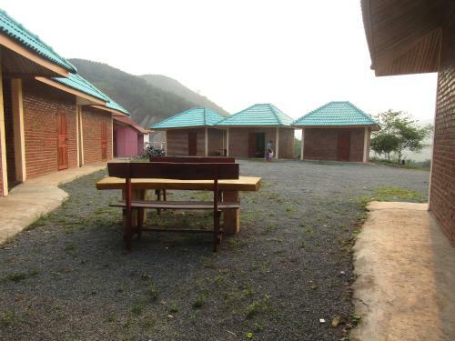 Hotel Chomdoy Bungalow & Restaurant