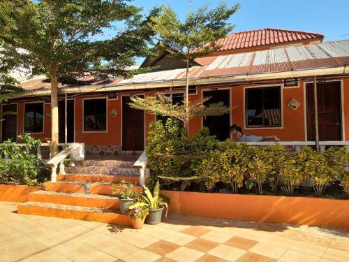 Houayxai Riverside Hotel (phonevichit Guesthouse)