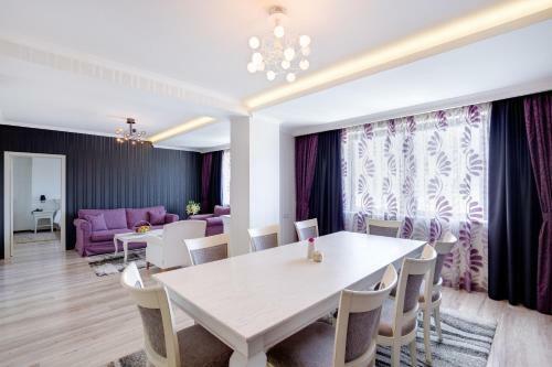 Emerald Hotel