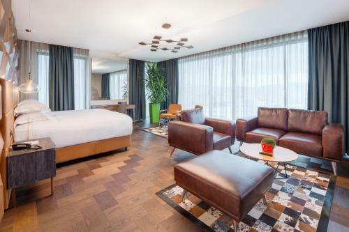 Emerald Hotel