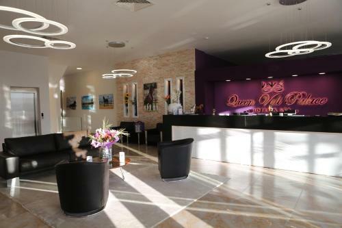 Hotel Queen Vali Palace
