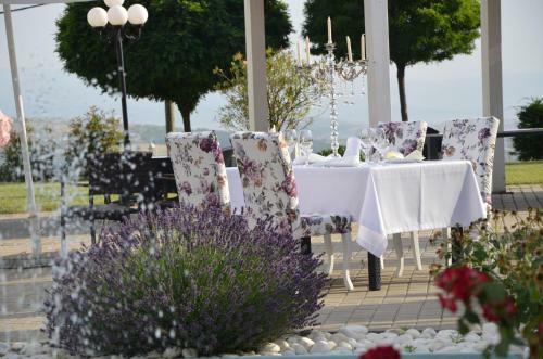 Hotel Queen Vali Palace