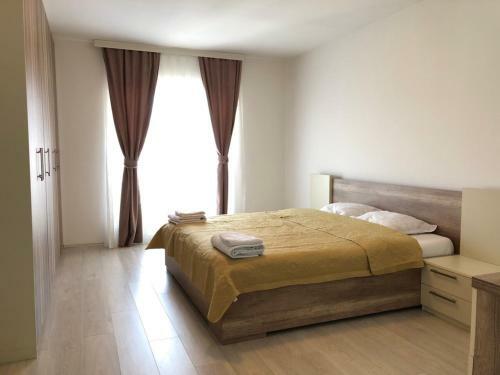 Hostal White Roof Apartments