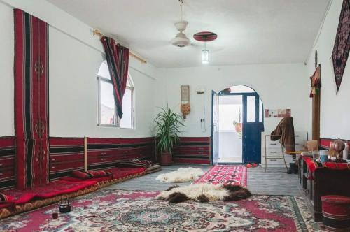 Hostal Come As Guest Leave As Friend