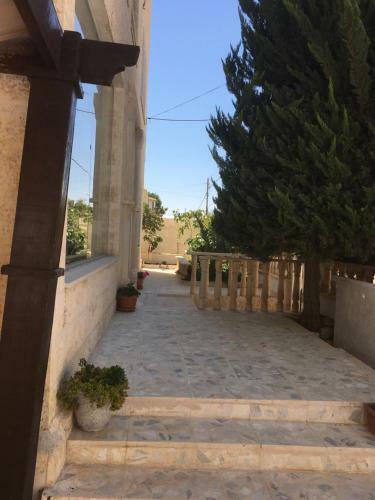 Dabouq Luxury Spacious Fully Furnished Apartment