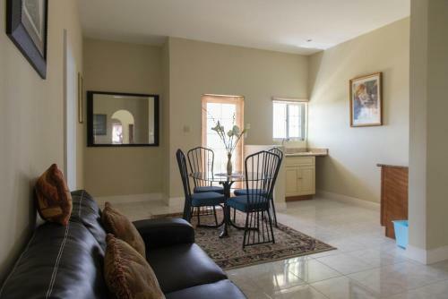 The Royal Kensington 5br Villa