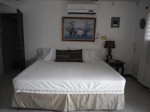 Hostal Roots Cafe Rooms