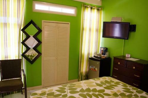 Color's Hide Away Villa