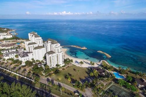 Luxury 2br Home Facing Beach W/pool Montego Bay #4