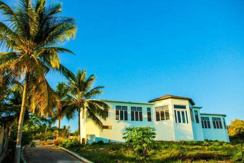 Sunshine Lodge: Your Home Away From Home