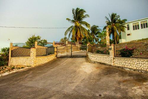 Sunshine Lodge: Your Home Away From Home