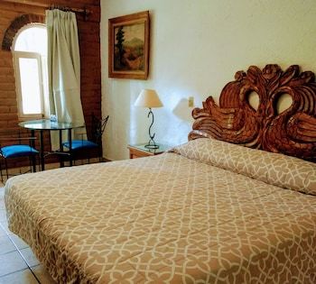 Parador De Manolos Hotel