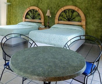 Parador De Manolos Hotel
