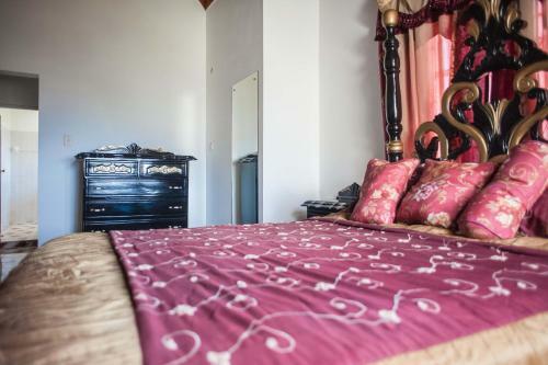 Hostal Queen Elizabeth House