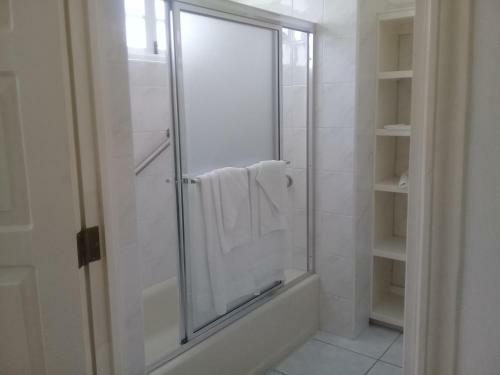 Pink Rock Inn Bed And Breakfast