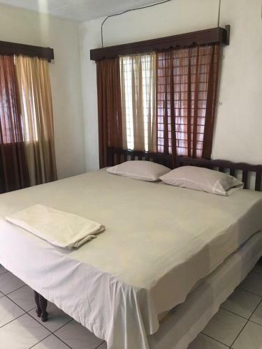 Hostal Home Away From Home