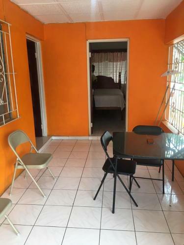 Hostal Home Away From Home