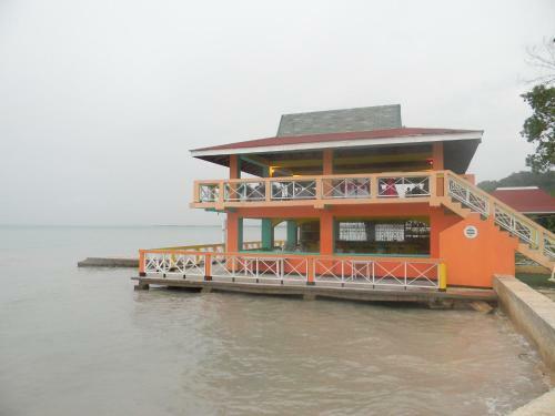 Hotel Bluefields Bay Resort