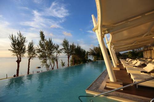 Kensington Hotel Saipan - All Inclusive