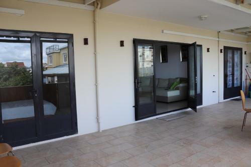 Mahina Luxury 2 Bedroom Apartment With Pool