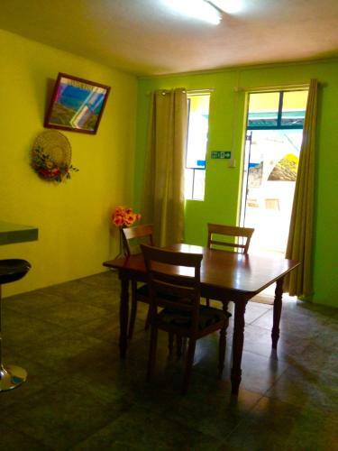 Hostal Merlin Guest House