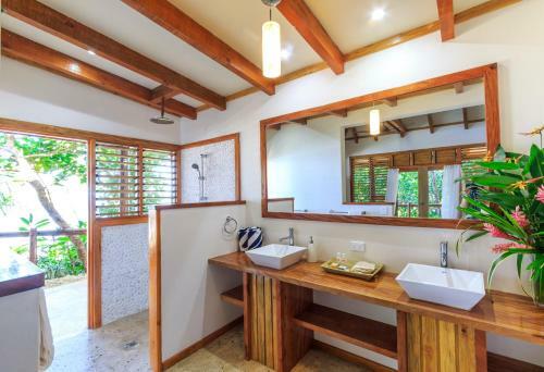 Hotel Savasi Island Resort