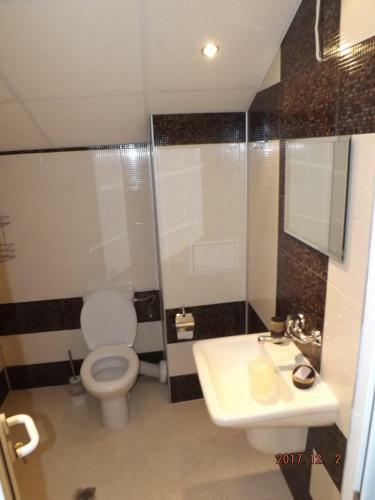 Hostal Faina Guest House