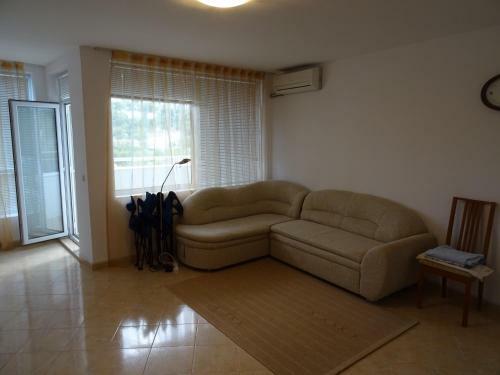 Coliseum Apartment