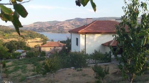 Bed & Breakfast Mihaela Lake Retreat